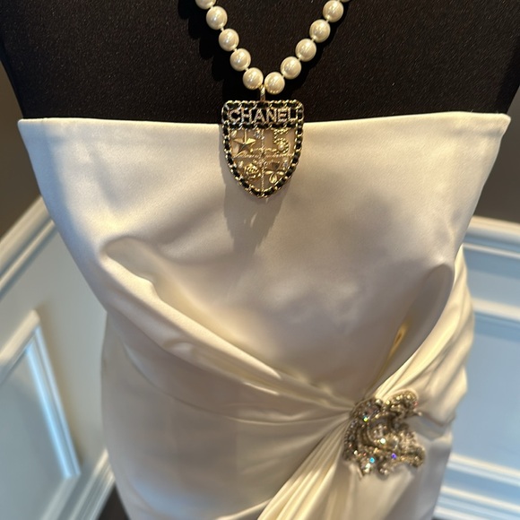 ABS Elegant white satin dress - Picture 4 of 16